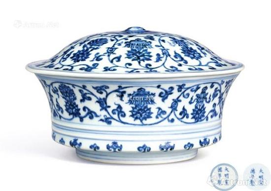 明宣德 青花纏枝蓮?fù)邪思楹媳D，成交價(jià)：5128.7萬港幣
