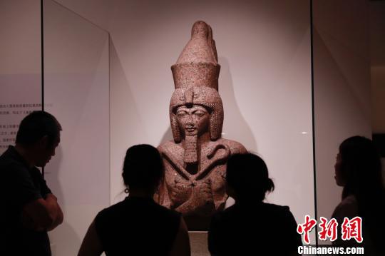 ????6月28日，“大英博物館百物展：濃縮的世界史”在上海博物館開幕?！埡鄠ァz